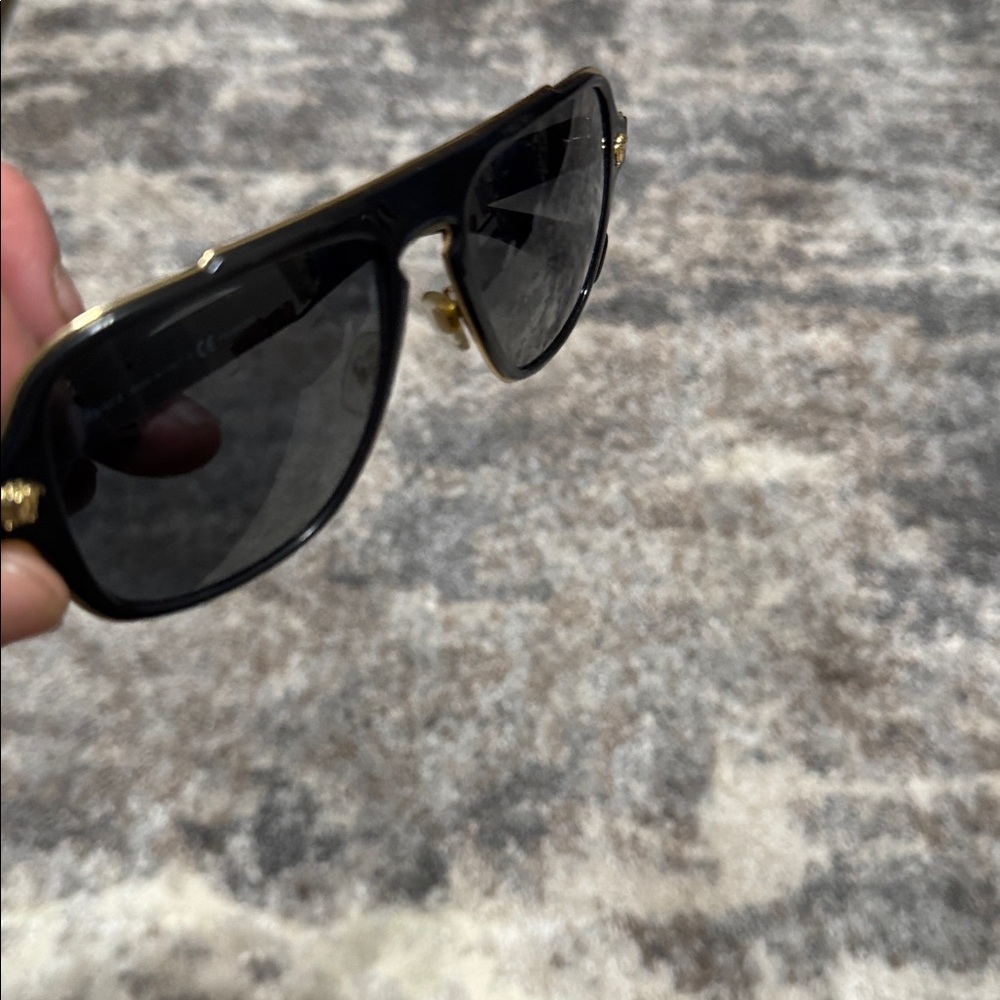 Versace Sunglasses Mod.2199 used unisex polarized Pre Loved Black Gold Designer - Picture 12 of 14